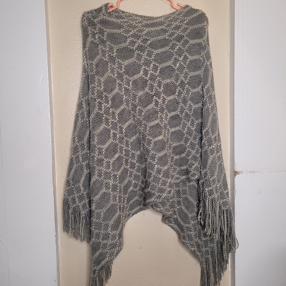 2 Chic Poncho Sweater Womens Gray Fringe Fall Winter Top Shrug